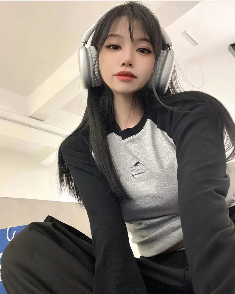 Vintage Long Sleeve Crop Top - Image 3