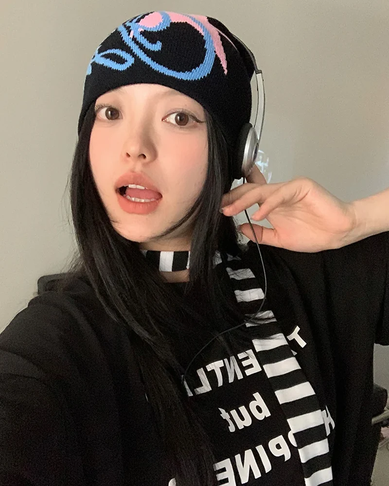 Y2K Star Beanie - Image 3