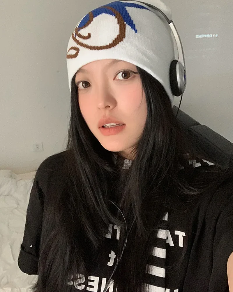 Y2K Star Beanie - Image 5