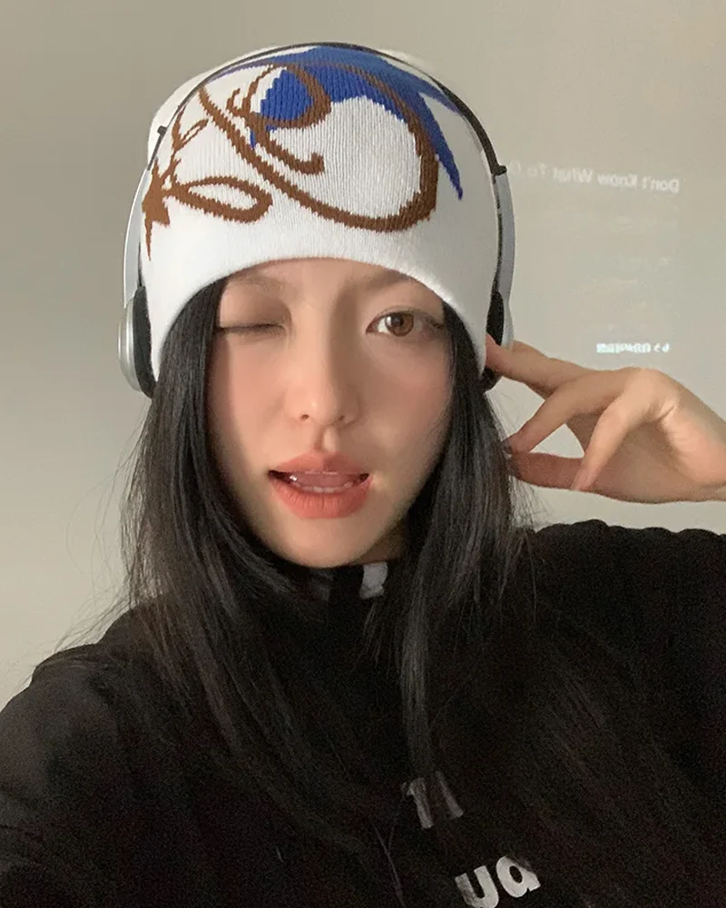 Y2K Star Beanie - Image 6